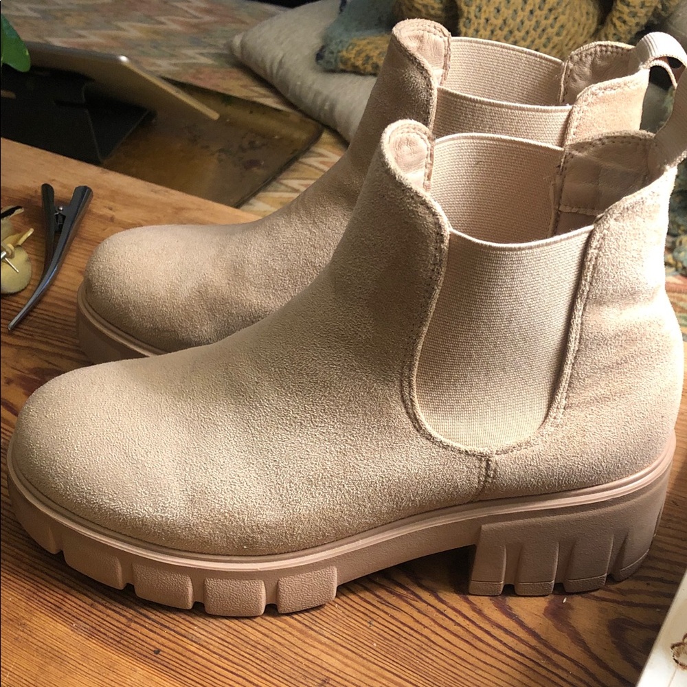 Cushionaire Memory Foam Tan Suede-Like Chunky Platform Ankle Boots size 8.5